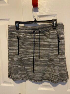 Jones New York Women's Striped Skort size Medium Navy/White